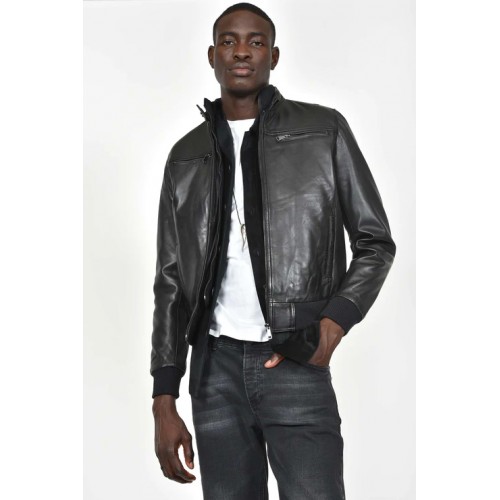 Leather jacket with detachable collar
